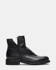 HUGHIE BLACK LEATHER - SM REBOOTED