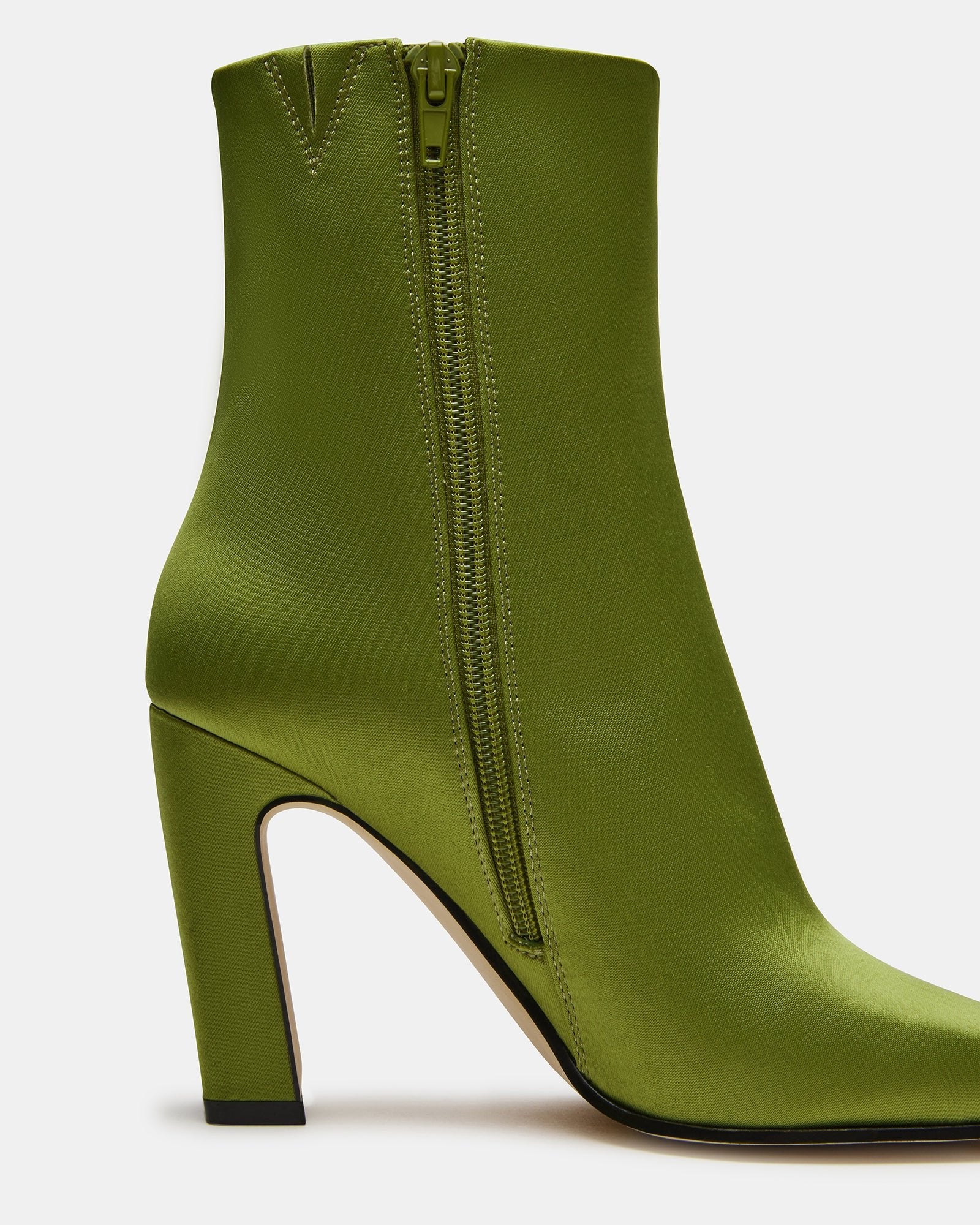 LIZABELLE GREEN - SM REBOOTED