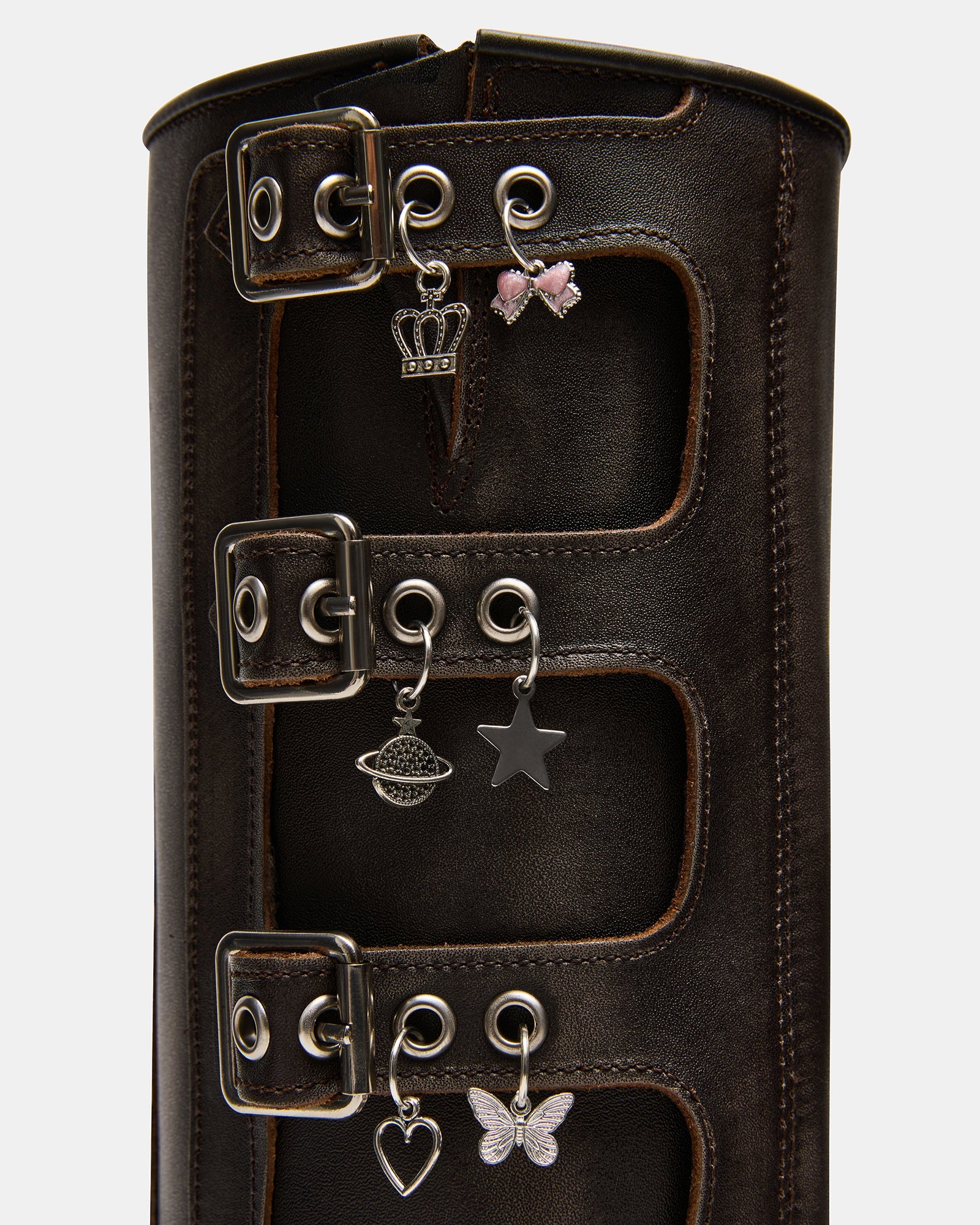 ROCKY CHARMS BROWN DISTRESSED